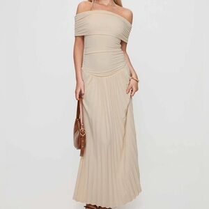 Elegant Cream Off-Shoulder Maxi Dress
Lioness - field of dreams beige